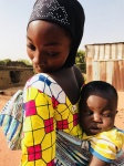 Mujer con niño en Bobo-Dioulasso