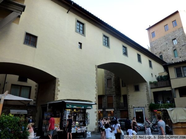 Pasadizo que une el Ponte Vecchio con el otro lado del río, Florencia.
Se podía pasar desde el Palazzio Vecchio hasta ahi sin ir por la calle.
