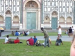 Ambiente de la Piazza Santa Maria Novella al atardecer, Florencia.