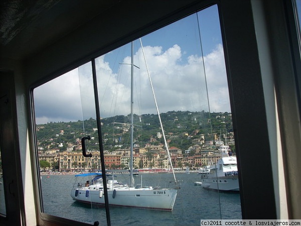 Santa Margherite de la Ligure a través del barquito
Excursión en barco, dejamos Sta. Margherite, vamos hacía Portofino
