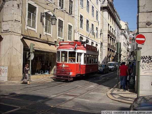 Otro eléctrico ( Lisboa )
No os perdaís subiros en los numerosos medios de transporte de Lisboa, eléctricos, elevadores, tranvias modernos etc.
