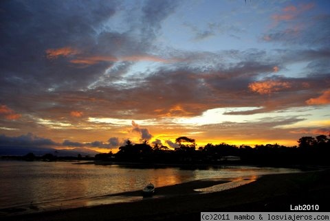 Amanece
Amanecer en el pacifico de costa rica,puerto Jimenez
