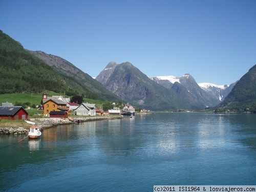 Glaciar Fjaerland - Noruega
Población al pie del Glaciar

