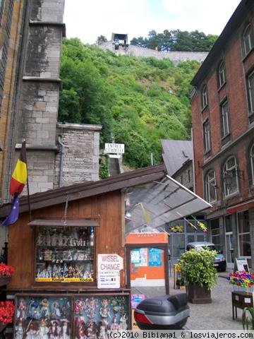 Subida a la Ciudadela
Para subir a la Ciudadela de Dinant, se puede optar por unas buenas escaleras o el teleférico.
