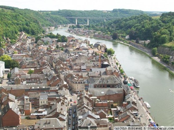 Dinant
Vista desde la Ciudadela. Dinant se sitúa entre una roca y el río Mosa.
