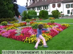 Castillos de Suiza
Flores de mil colores en uno de los hermosos castillos de la zona de Interlaken en Suiza
