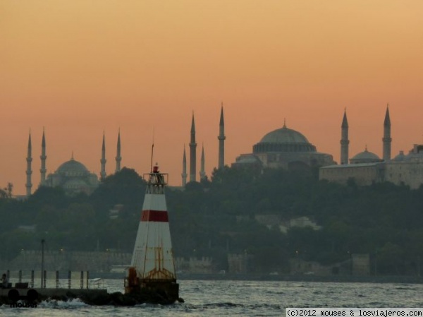 Dos culturas Estambul
Atardecer sobre la Mezquita Azul y Santa Sofia Estambul
