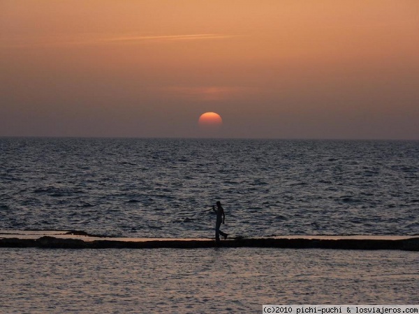 Pescador al atardecer en Akko
Es fácil encontrar pescadores al atadecer en Akko. Esta ciudad de mayoría palestina está plagada de restos históricos de la época de las cruzadas.
