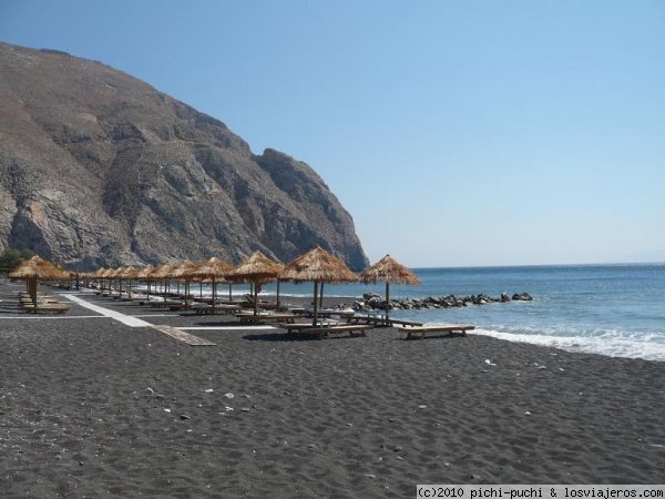 Playa de Perissa (Santorini)
Playa de arena negra situada en el sudeste de la isla de Santorini.
