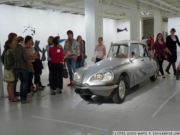 La D.S de Gabriel Orozco ( Tripostal Lille)
El artista mejicano cortó el coche que aquí conocemos como 