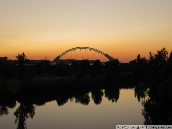 Puente de Lusitania en Merida
Atardecer sobre el Puente de Lusitania, en la ciudad romana de Merida
