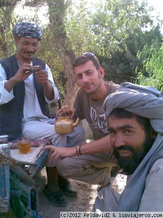 puente
Herat! Como todas las tardes, unos tes con mi querido amigo Mangut. Que malos estaban sin azúcar, con unas bolitas blancas dulces te hacían el apaño.
