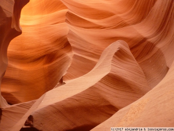 Lower Antelope Canyon
Piedras sinuosas, onduladas
