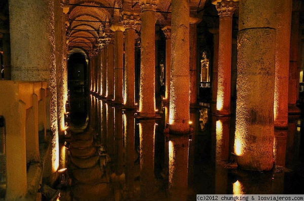 ENESIMA FOTO DE LA CISTERNA DE YEREBATAN EN SULTANAHMET
ENESIMA FOTO DE LA CISTERNA DE YEREBATAN EN SULTANAHMET
