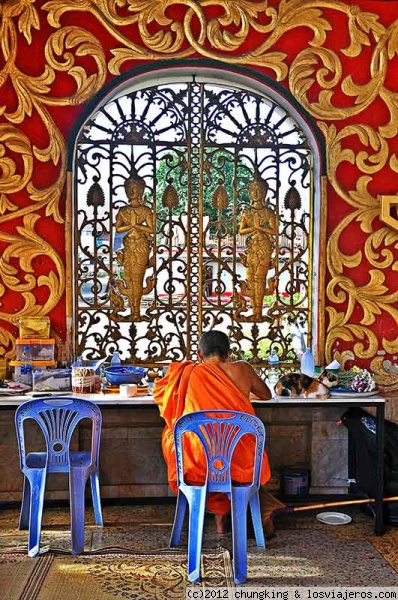 un monje en una silla
un monje en una silla Chiang Rai
