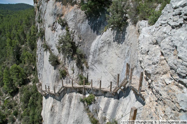 pasarelas de Montfalcó
el primer tramo de escaleras del camino de Montfalcó, en el pirineo aragonés
