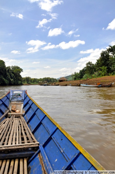 de camino a las cascadas de Tad Sae en Luang Prabang
navegando hacia Tad Sae en Luang Prabang
