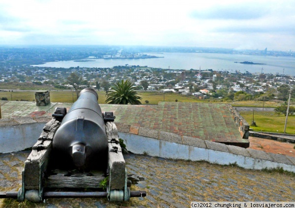 la fortaleza del cerro de Montevideo
cañón de la Fortaleza en el Cerro de Montevideo, mirando hacia la bahía
