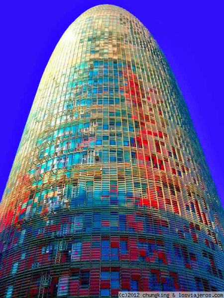 torre agbar en Barcelona, sobre croma azul
torre agbar en Barcelona, sobre croma azul
