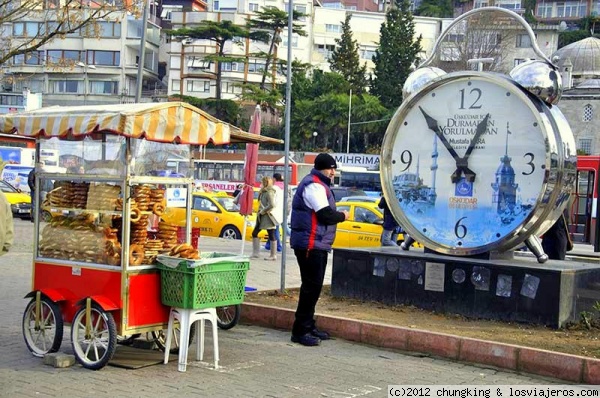 reloj pesadilla para los currantes de Uskudar (orilla asiática Estambul)
reloj pesadilla para los currantes de Uskudar (orilla asiática Estambul)
