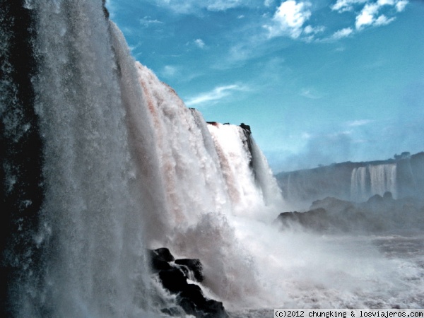 lado brasileño cataratas Iguazú
encuadre en el lado brasileño de las cataratas Iguazú
