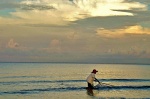 pescador de Koh Chang
amanecer Koh Chang pescador krill playa