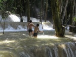 caminando entre las aguas
cascadas Tad Sae