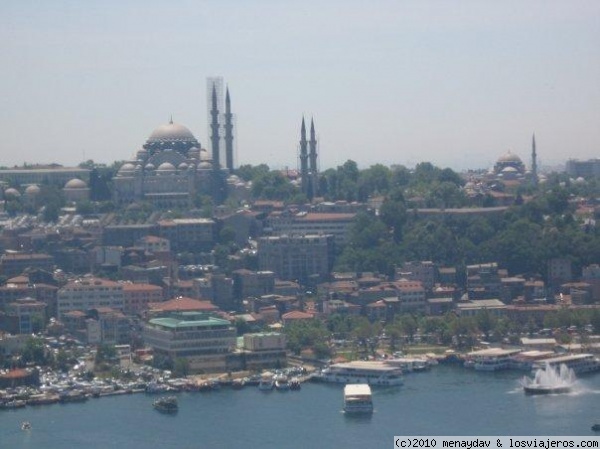 Estambul
Vista desde la torre de Galata, sobre la ciudad de los mil minaretes.
