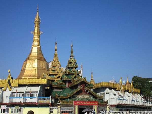 Sule Paya
Sule Paya es una de las pagodas mas emblemáticas de Yangon, en la rotonda mas importante del centro del Down Town. Se cree que tiene mas de 2000 años de antigüedad.
