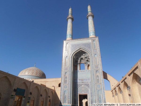 Mezquita de los Viernes Yazd
En el centro de la ciudad se alza la Mezquita de los Viernes, con los minaretes mas altos del pais.
