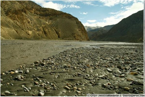 PAISAJE LUNAR II, Bellezas de Nepal
Paisaje iniciando el trek de los Annapurnas

Para ideas, consejos, rutas y más fotos, el siguiente link os enlaza a mi diario de viaje por Nepal: 
http://www.losviajeros.com/Blogs.php?b=3154
Estoy a vuestra disposición para cualquier duda.
