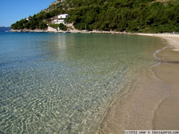 PLAYA DE PRAPRATNO
EL AGUA ES TOTALMENTE TRANSPARENTE Y EL SUELO ES ARENOSO EN LA ESPECTACULAR PLAYA DE PRAPRATNO
