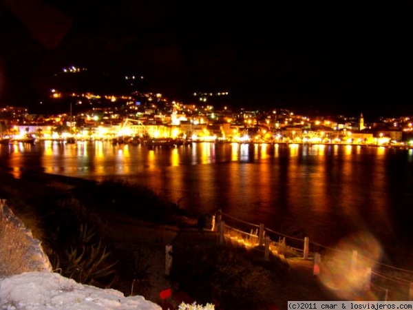 MAKARSKA
IMAGEN NOCTURNA DE LA TURÍSTICA Y HERMOSA CIUDAD DE MAKARSKA
