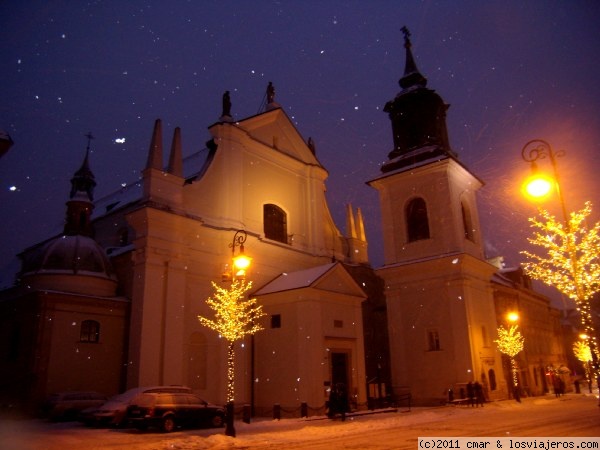Iglesia de San Jasek
la noche nivosa en Varsovia nos ofrece una hermosa imagen de la iglesia de San Jasek ubicada en el barrio de Nowe Mesto.
