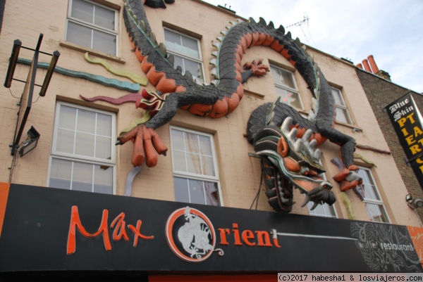 Camden Market
Fachada con cabeza de dragón en Camden Market
