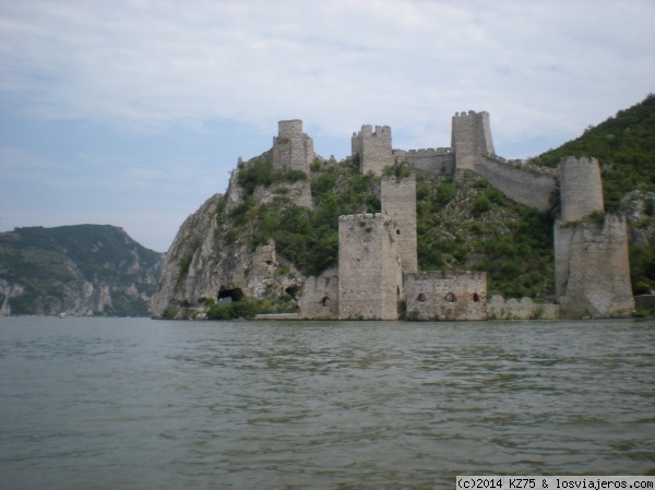 Fortaleza de Golubac
Fortaleza de Golubac junto al Danubio, dando entrada al Parque Natural del Djerdap
