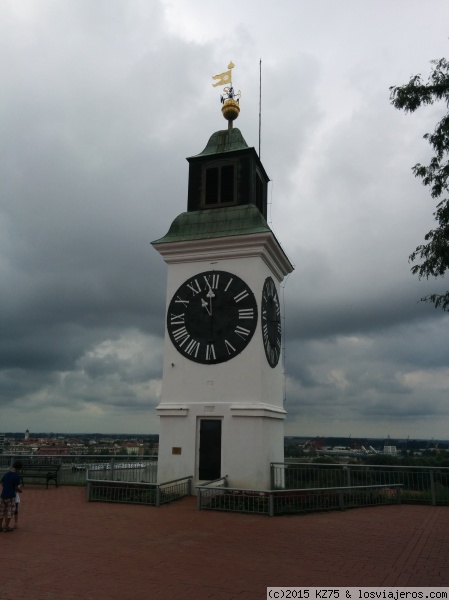 Torre del Reloj, Novi Sad
Torre del reloj, en la ciudad serbia de Novi Sad. Se encuentra en la fortaleza de Petrovaradin
