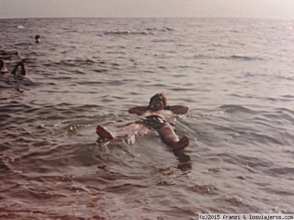 Flotando
Flotando aunque no lo quieras en el Mar Muerto
