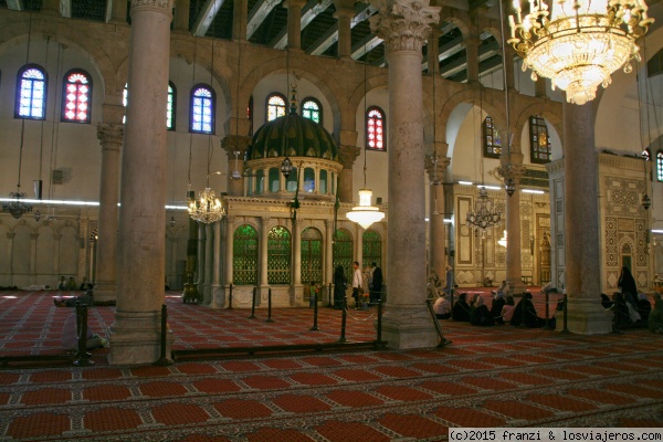 Mezquita
Tumba de Yahia (S.J.Bautista)en el interior de la Mezquita de los Omeyas en Damasco (10/2007)
