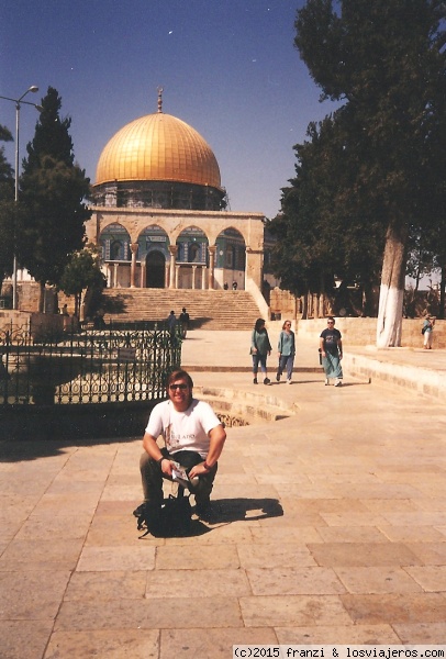 Mezquita de la roca
En la explanada de las Mezquitas unos días antes de que comenzara la 2ª Intifada ( sept 2000)
