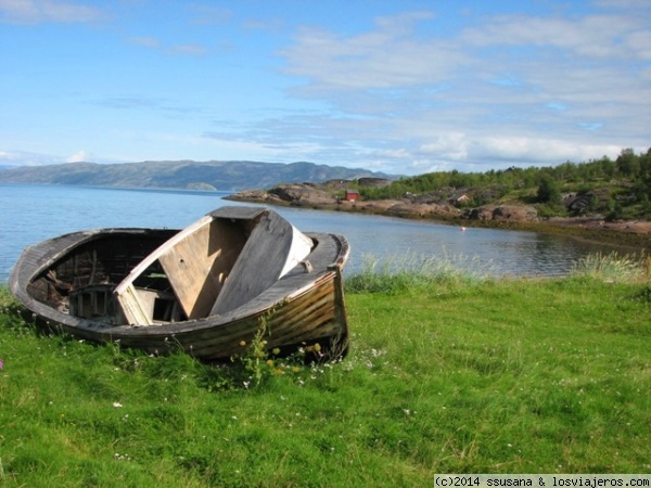 ALTA Y EL SOL DE MEDIANOCHE
Pequeña población del norte de Noruega, donde la luminosidad del verano nos hace perder la noción del tiempo
