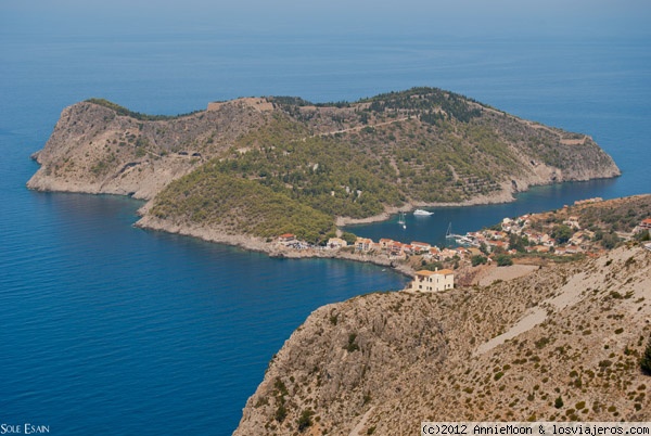 Assos desde arriba
Pueblito y castillo de Assos - Kefalonia
