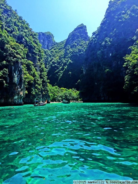 Tour por Maya Bay y alrededores
Dia en long tail por Phi phi Le
