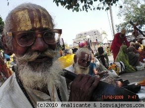 Krishna en Orcha.
No todos los días se tien la posibilidad de cantar con ellos.
