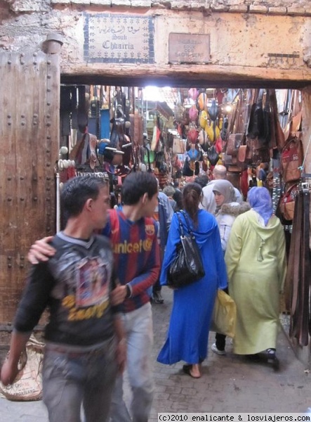 Mira, mira...!!!
Marrakech, Alicante o Patagonia... los adolescentes son adolescentes.
