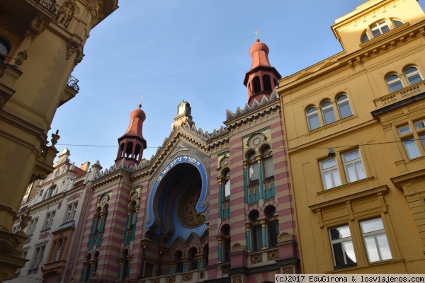 Sinagoga de Jerusalem en PRAGA
Una de las grandes desconocidas de Praga por el lugar en que se encuentra y una de las mas bellas que hay en Praga
