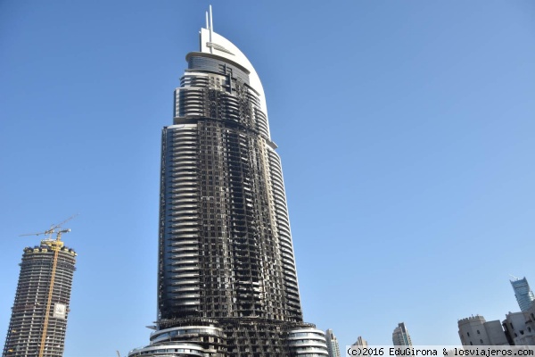 Hotel Adres en Dubai, quemado en Navidad
Este hotel esta enfrente del Burj Khalifa y sufrió un aparatoso incendio en navidad.
