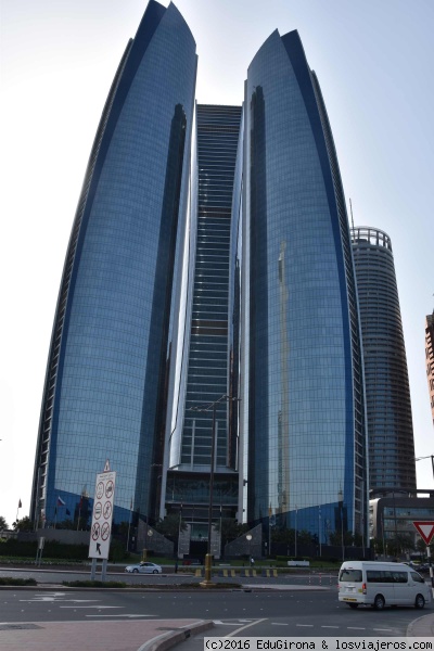 JUMEIRAH ETIHAD TOWER ABU DHABI
El Hotel Etihad ToweR de Abu Dhabi, enfrente del hotel Emirates. Está situado en la Torre 2.
