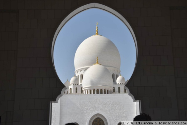 Mezquita Zheikh Zayed Abu Dhabi
La segunda mezquita mas grande del mundo, Una maravilla verla en toda su intensidad.
