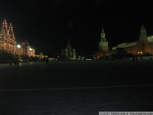 Plaza Roja de Moscu
Noche en la plaza Rojade Moscu. Una divinidad de la naturaleza y obra maestra. Al fondoSan basilio
